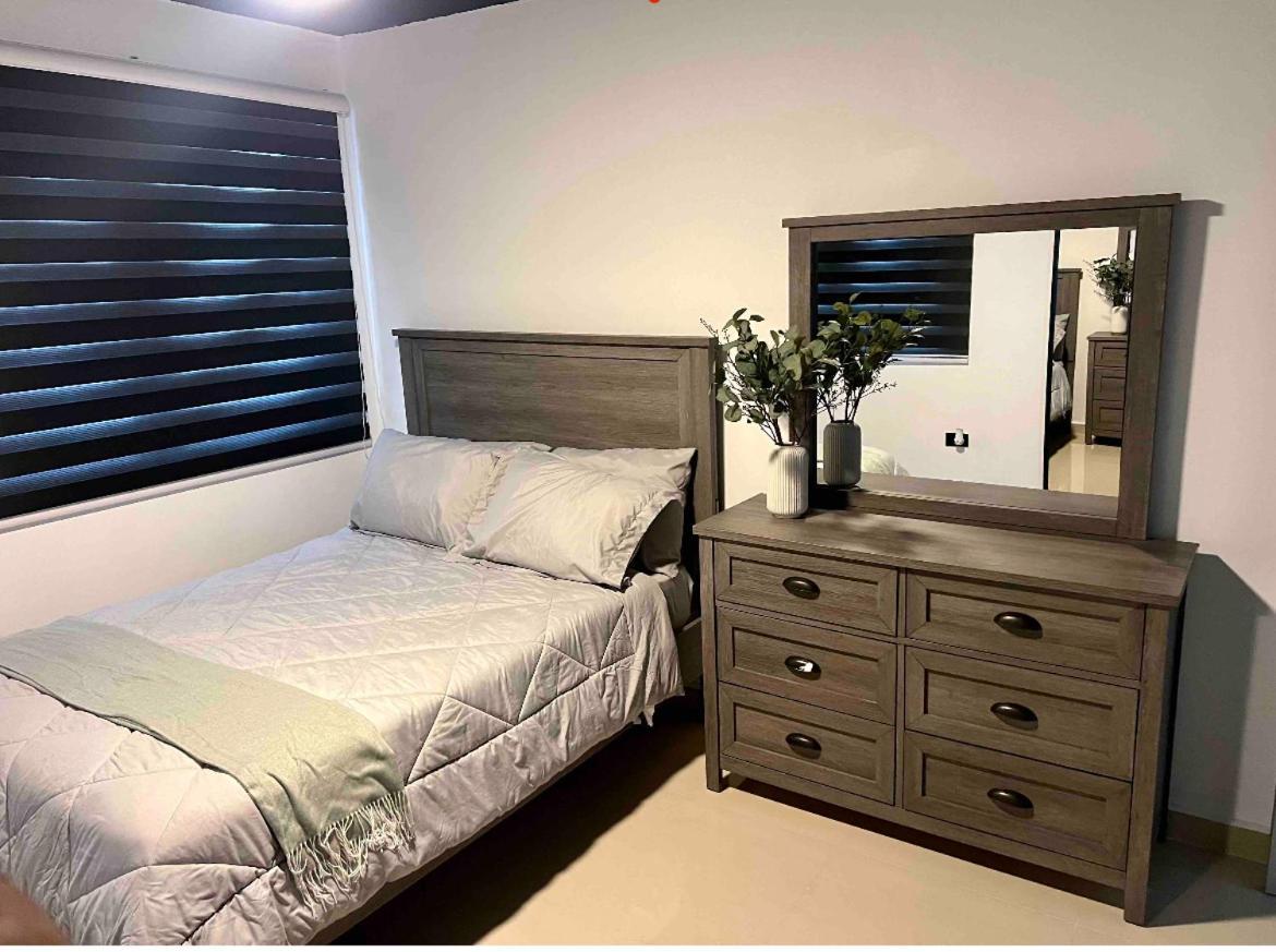 North Breeze Guest House 1 Levittown Buitenkant foto
